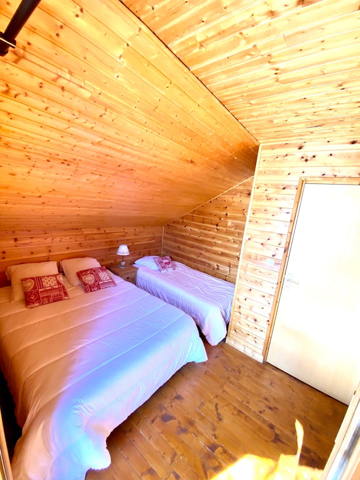 Dhomë gjumi 2 me një krevat 140 dhe një 90 krevat