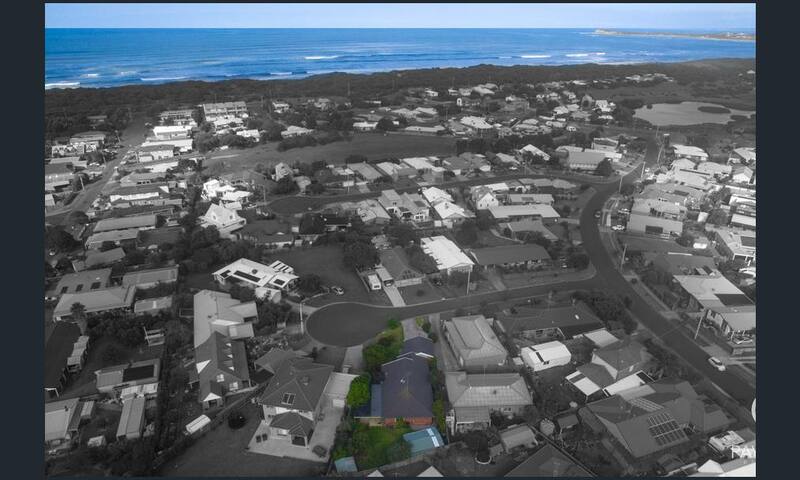 Summer Dayz on Derek gallery image 2