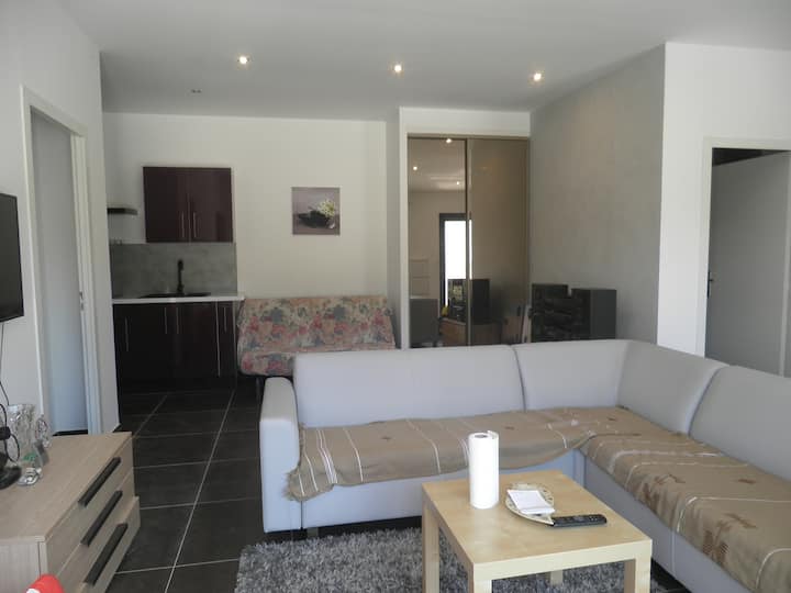 Bas De Villa En Rez De Jardin Et Piscine Privée - マルセイユ