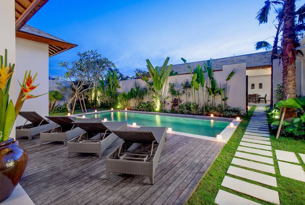 Large pool decks from recycled wood