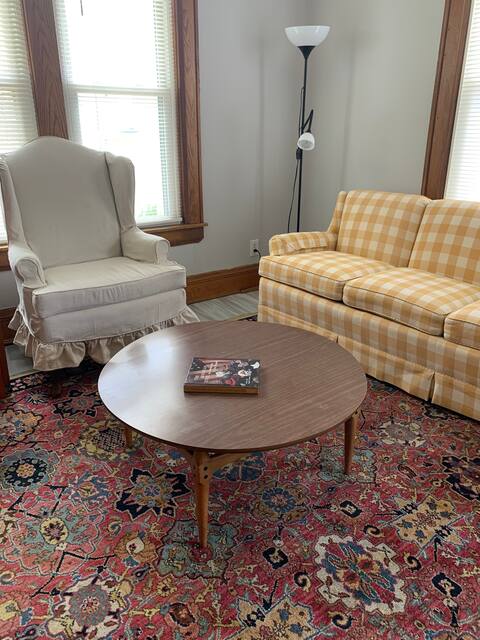 Wisteria Way - 2 Bedroom Apt w/lots of charm
