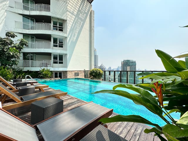 WoW! Double Corner 3 Bed, near Skytrain, Pool, Gym