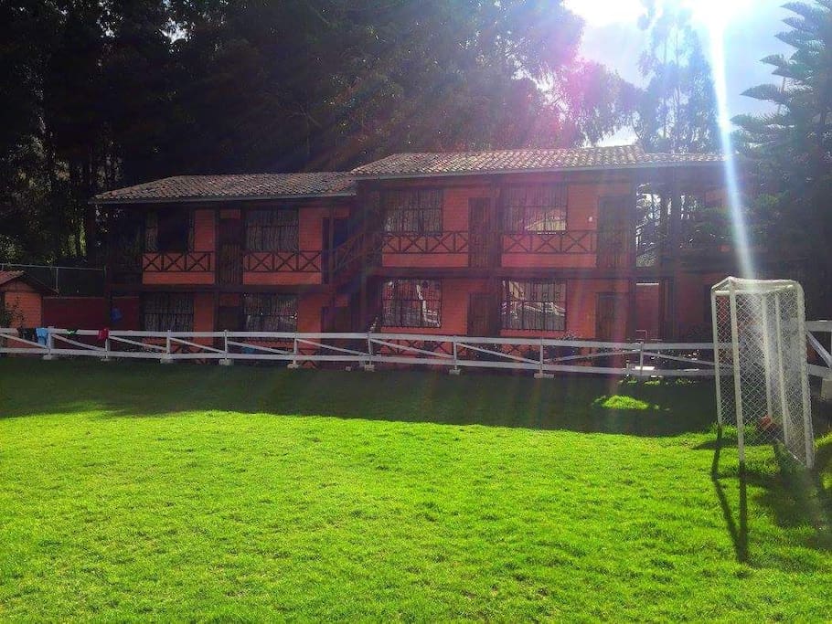 Canchas deportivas de fútbol, basquet y volley