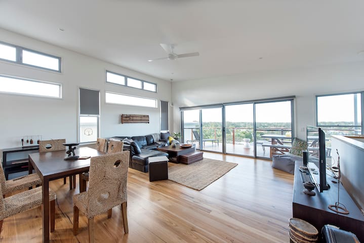 Byron Shire luxury ocean view+pool+2 min to beach