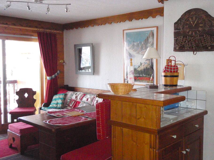 Salon.
Living room