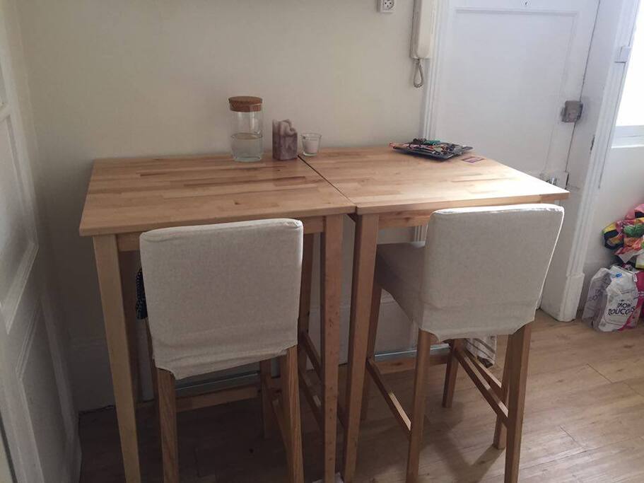 Tables hautes.