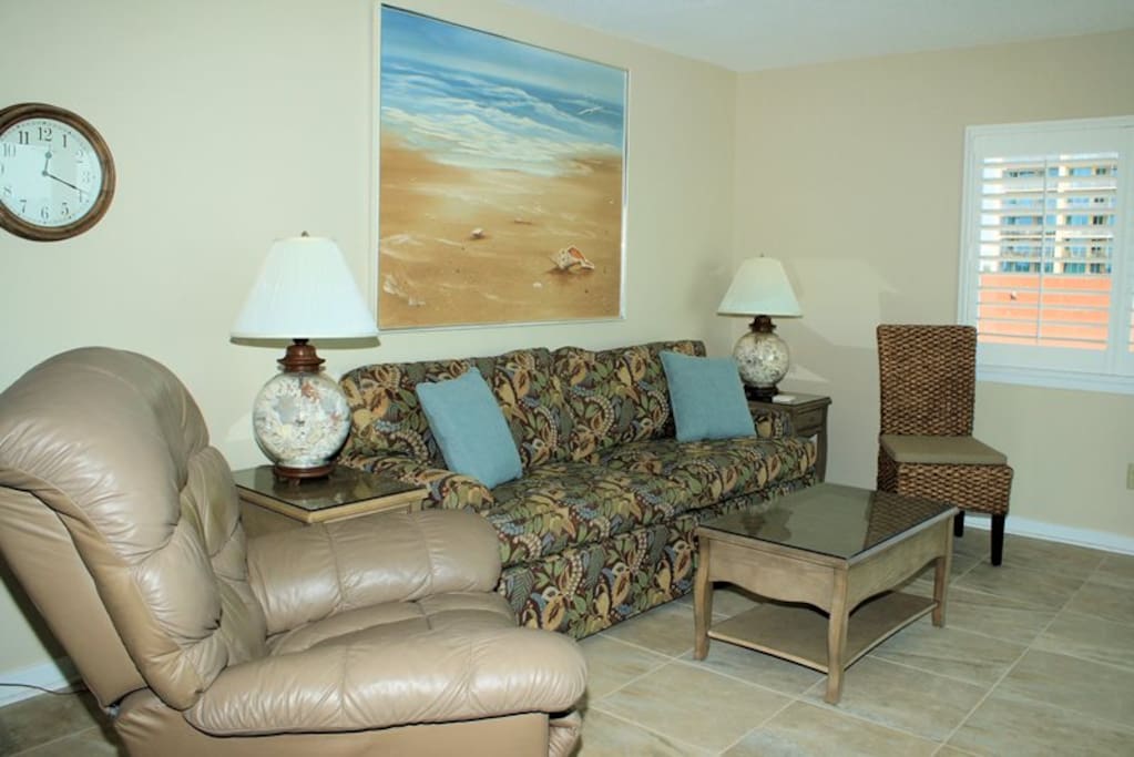 Couch,Furniture,Home Decor,Quilt,Chair