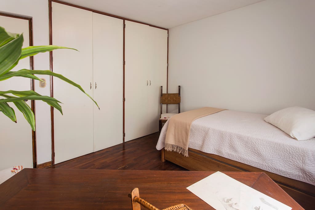 amplio closet