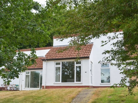 Martins Roost pools gym pub scenic valley views