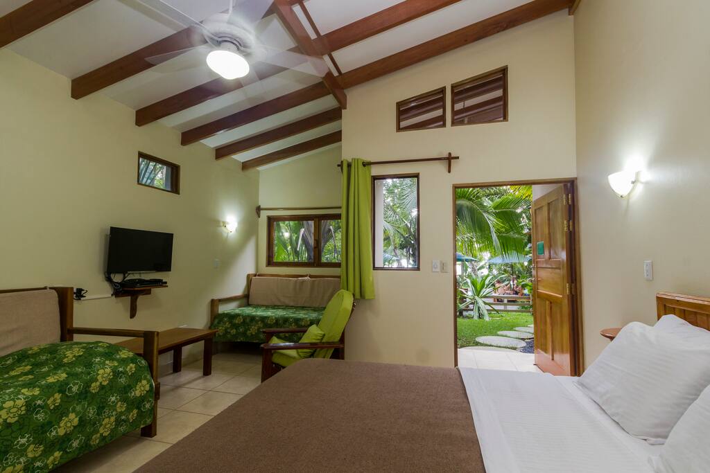 DOWNSTAIRS SUITE- ONE QUEEN & two day beds