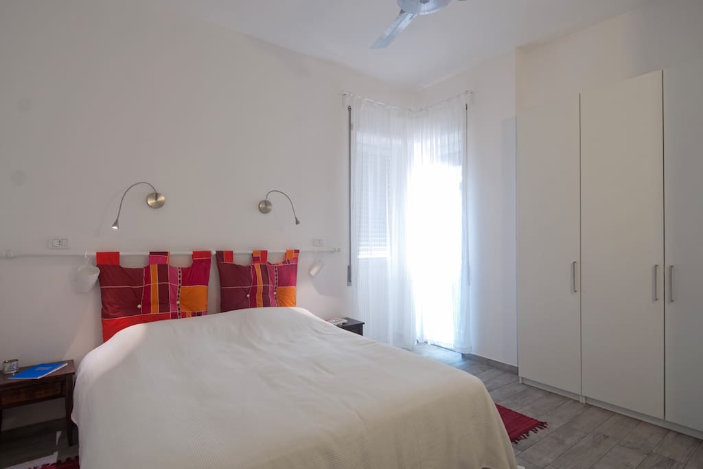 camera da letto con armadio a 3 ante