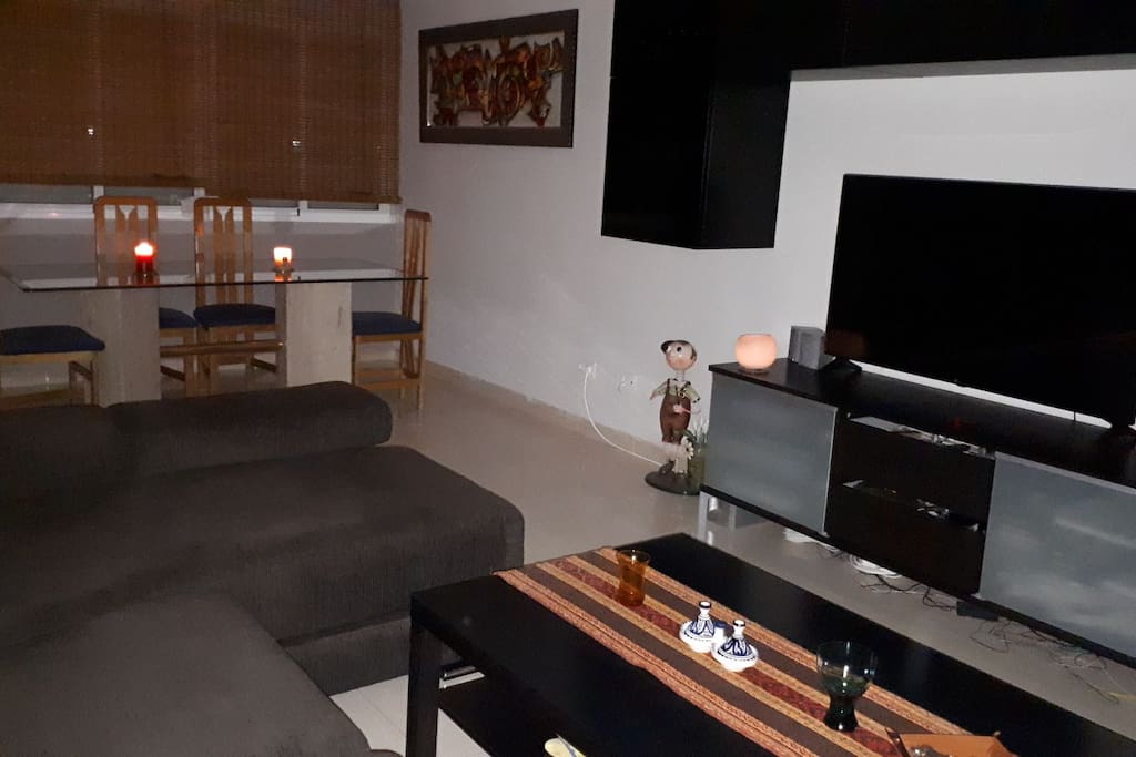 living room / salón desde la entrada. fotos a la luz de las velas. Candel light picture.