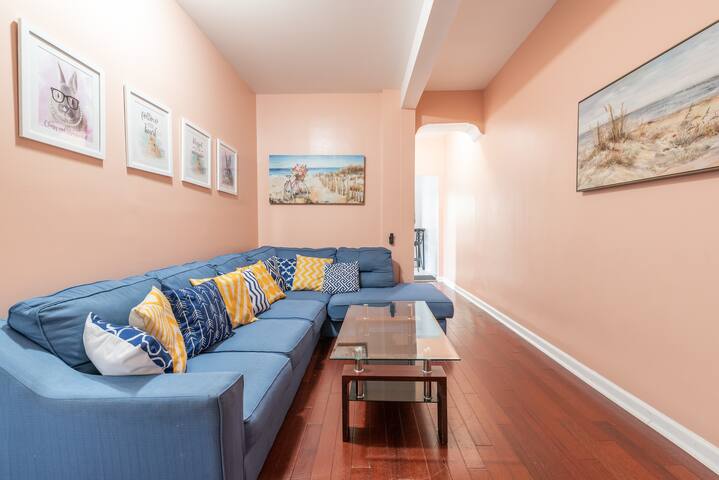 Private Stylish Two Bedroom Flat Near Metro Townhouses For