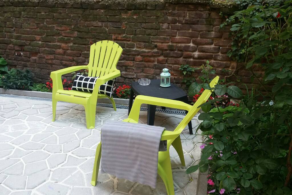 Lounge patio
