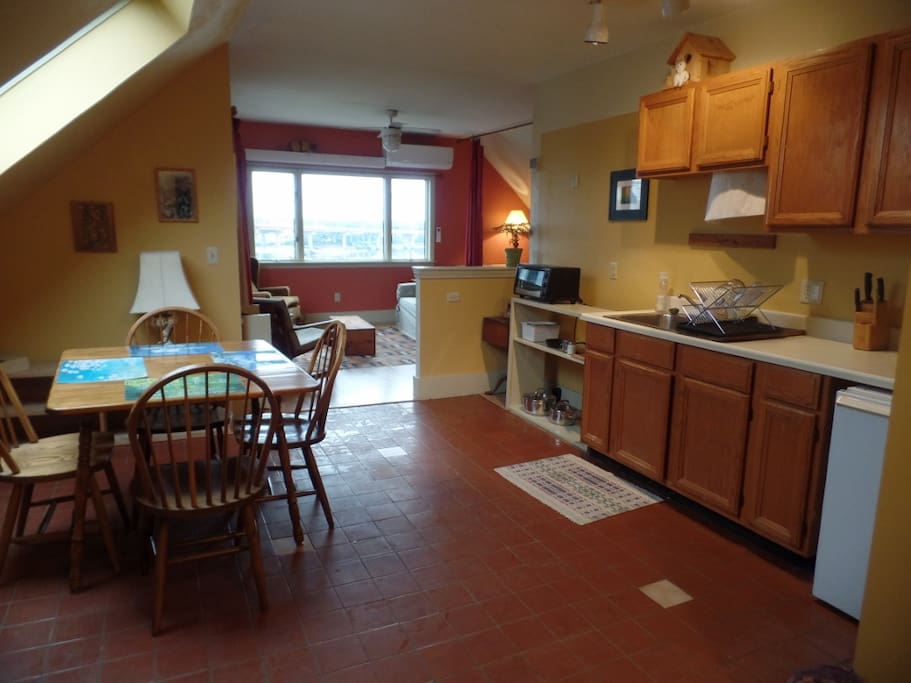 kitchenette with dining area