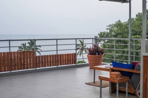SEA VIEW DUPLEX APT with PVT JACUZZI & STEAM ROOM