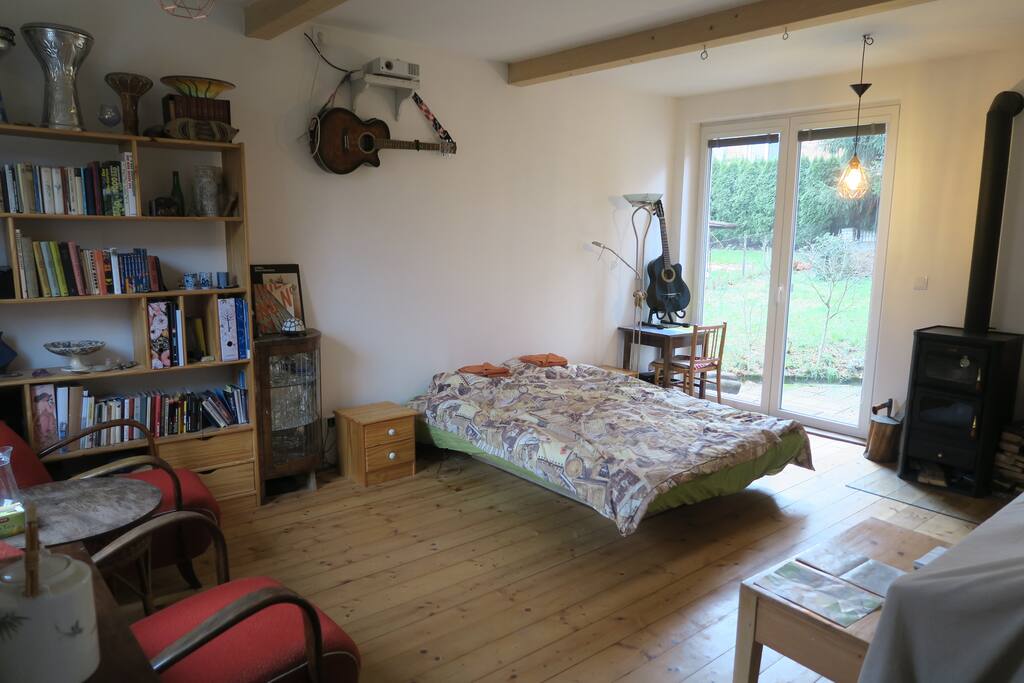 1st floor living room with sofa bed
