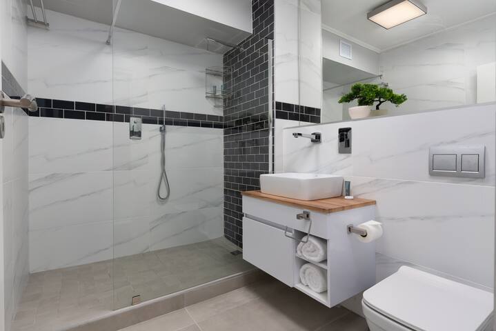 Century City Boutique The Island Club gallery image 5