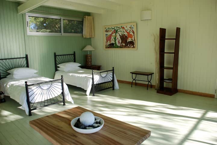 מיטות זוגיות באגף הצמוד