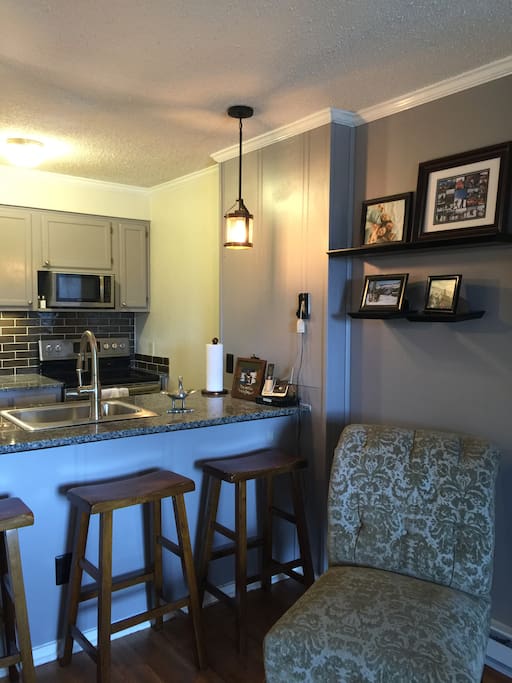The ski condo that has it all!
New granite counters and full size appliances.