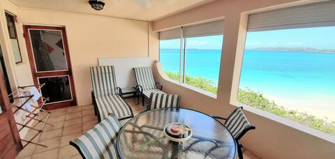 La Dolce Vita 2 ; right on the beach ; waterfront