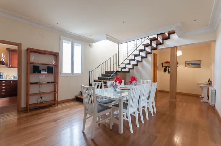 Casa Moratín Dúplex 240m Centro.