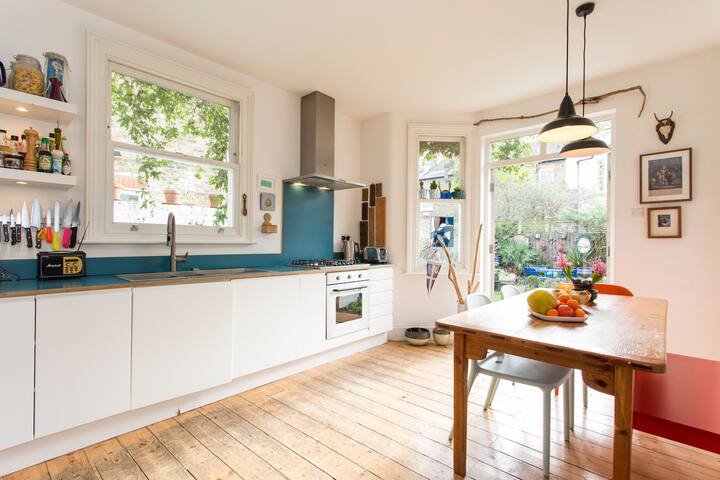 Edwardian 5 bed house in Clapton gallery image 3