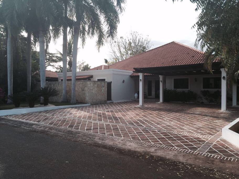 Villa Front