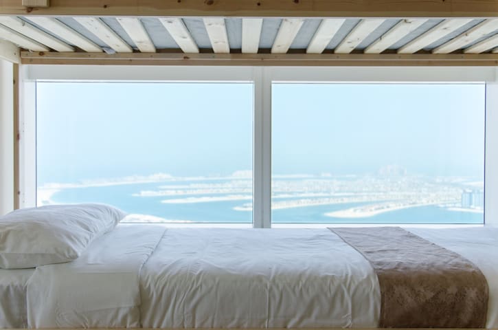 Live on 66th Floor! In Dubai Marina! 2000+Reviews!