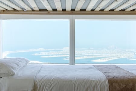 Live on 66th Floor! In Dubai Marina! 2000+Reviews!