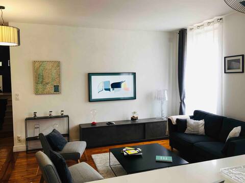 Top Airbnb: 120 m2 City center – 3 bedroom duplex & terrace in Le Mans