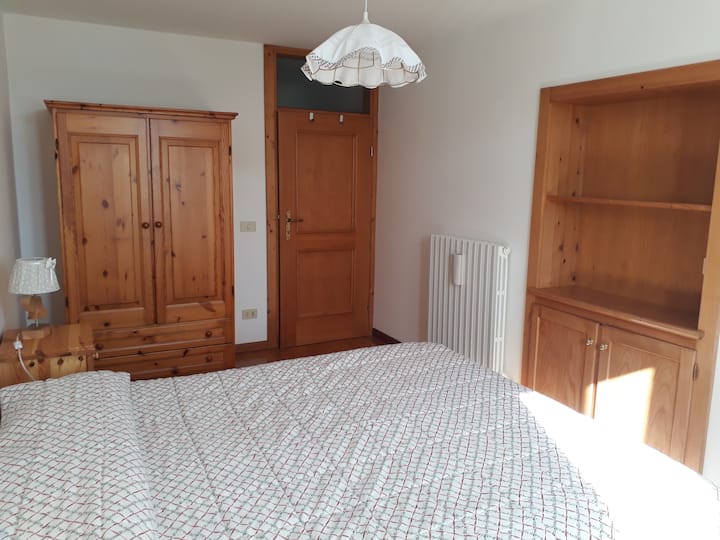 Spálňa s manželskou posteľou