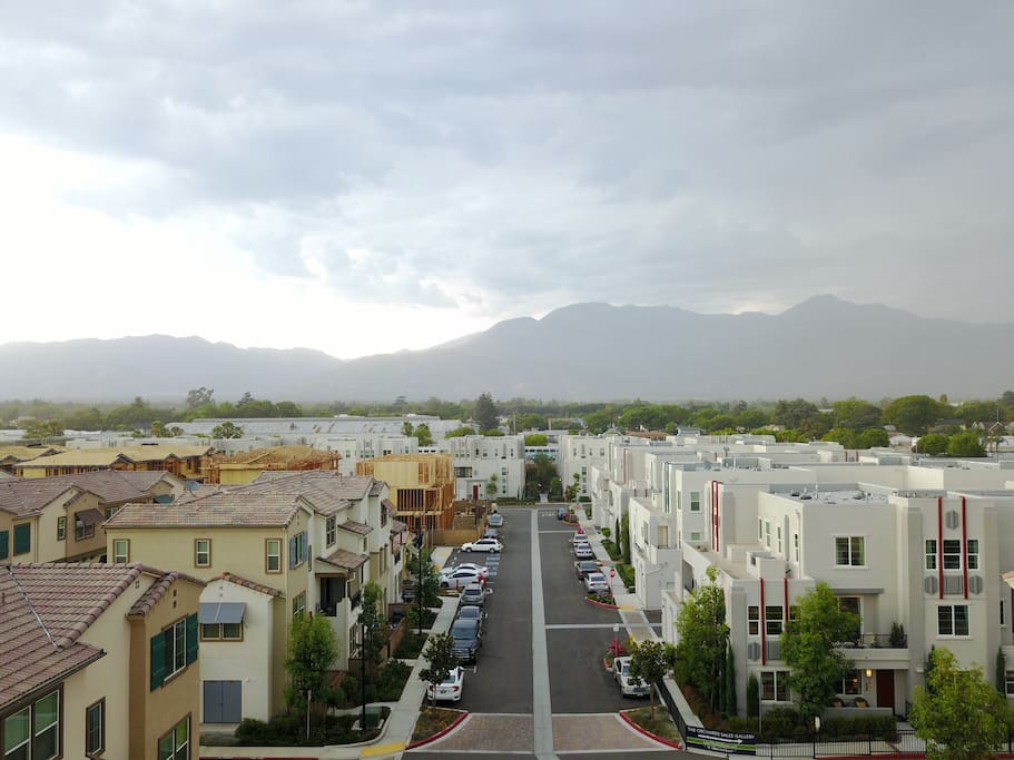 Beautiful community with a mountain view