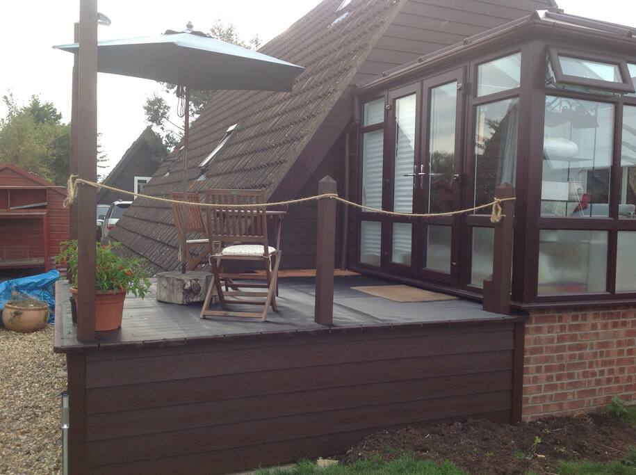 Side balcony - perfect for enjoying breakfast!