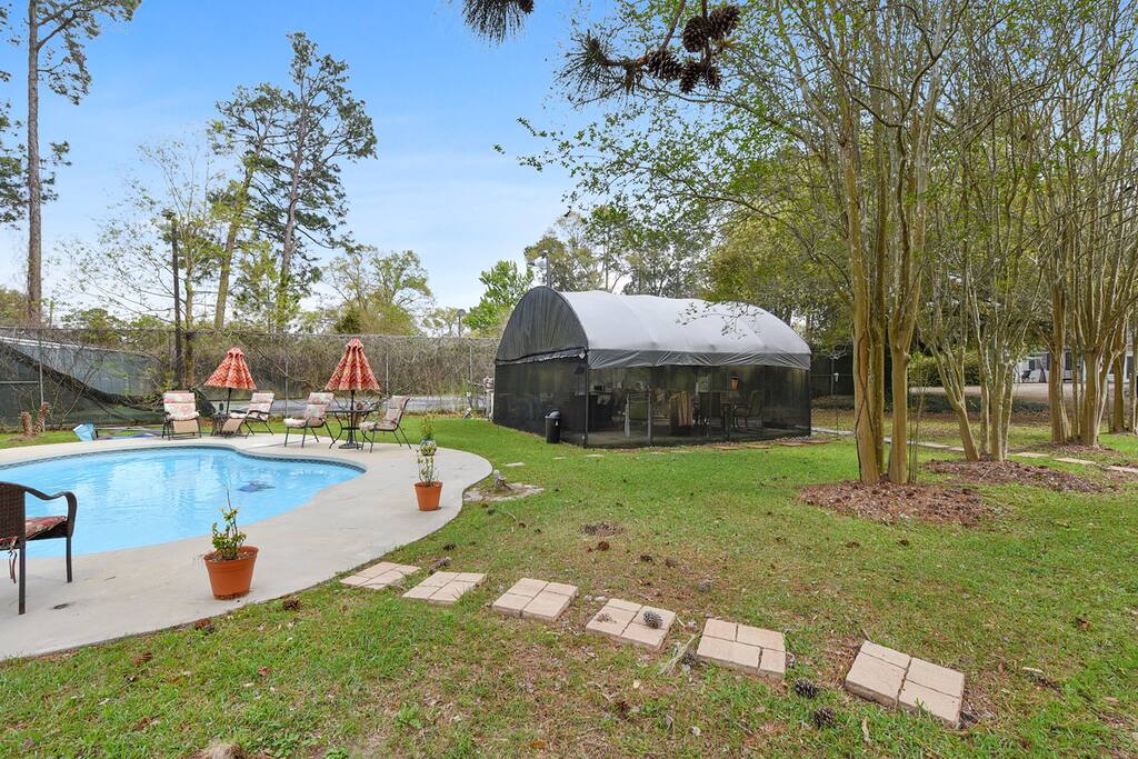 Pool House