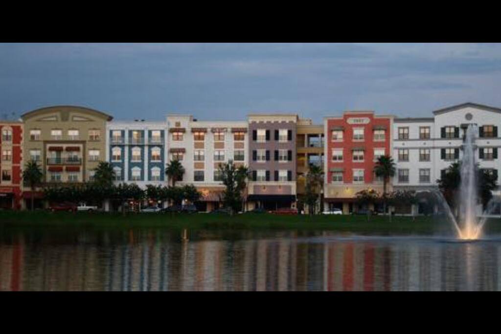 Downtown Avalon shops and restaurants