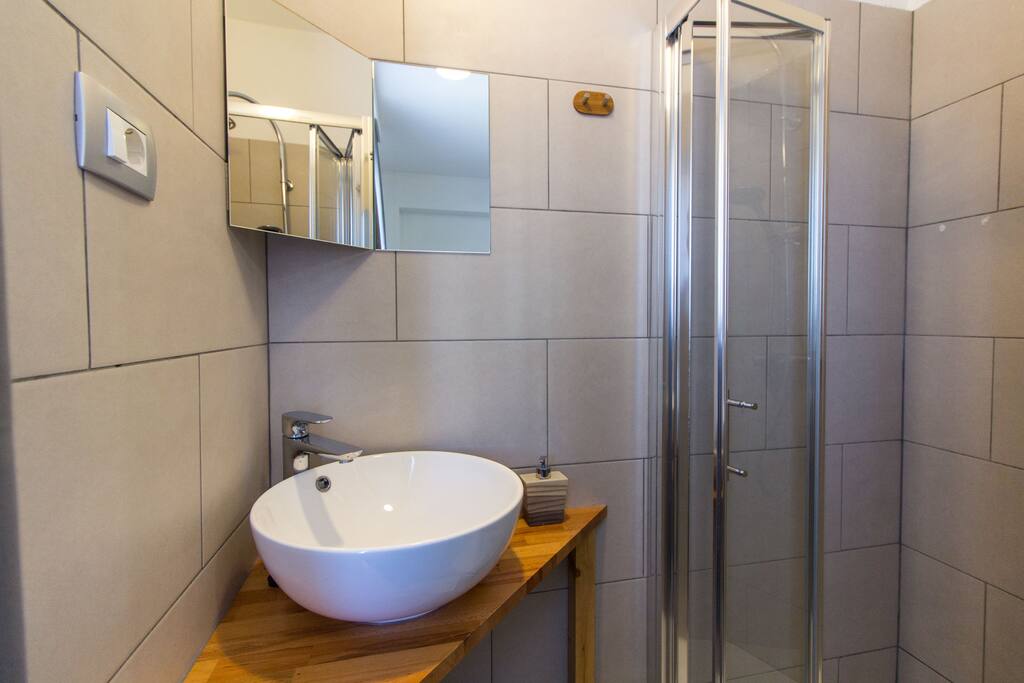 Bathroom, room 1