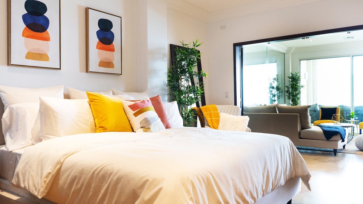 SEA VIEW 1 KING BED BEDROOM