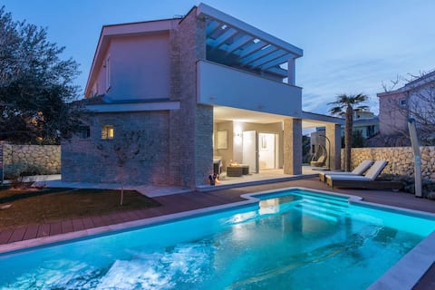 White Rose Modern Villa with Private Pool