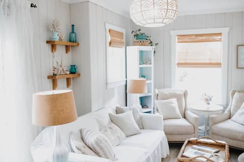 Top performing Airbnb: Coastal Cottage -firepit, pet fence, kayaks, bikes in St. Augustine