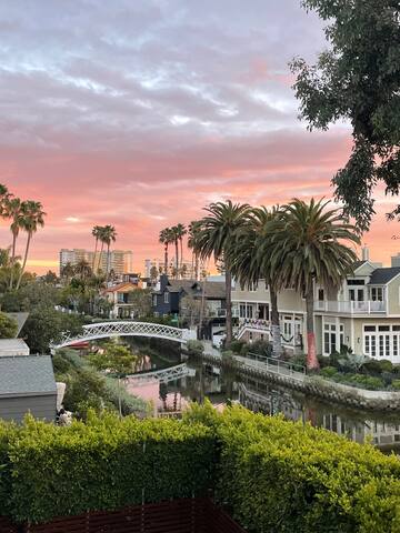 Waterfront Luxury Home on the Venice Canals gallery image 2