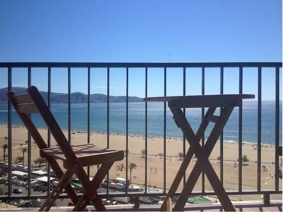 VISTAS AL MAR / SEA VIEWS