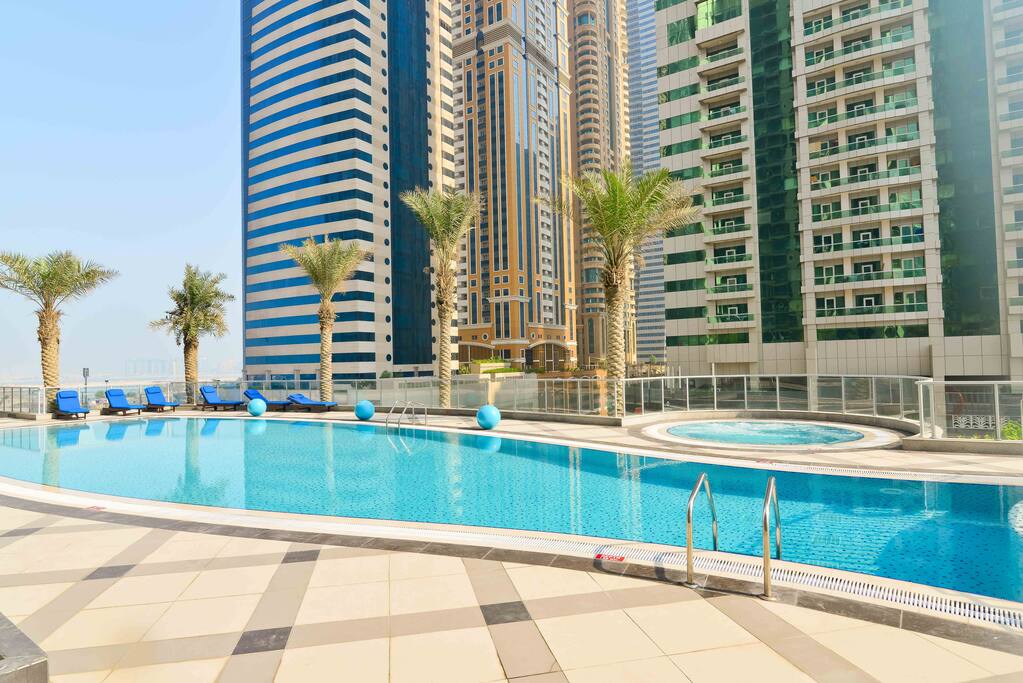 swimming pool & jacuzzi