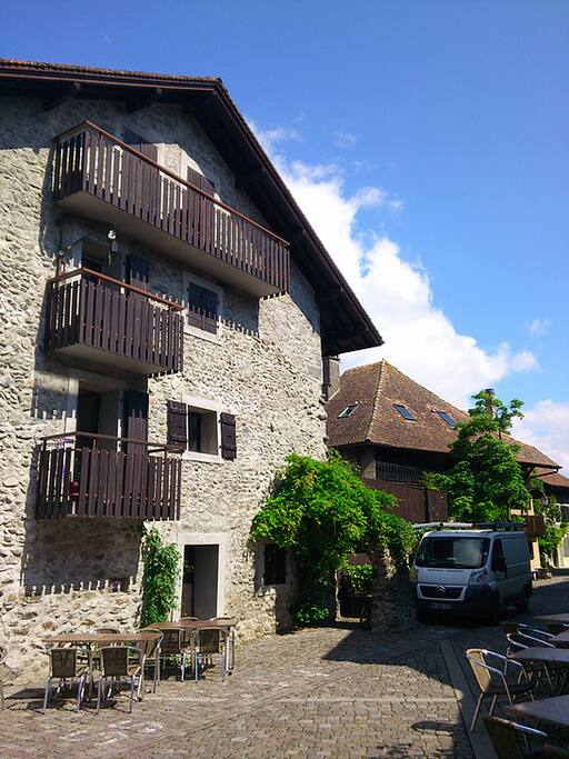 la résidence. L'appartement est au 1er
