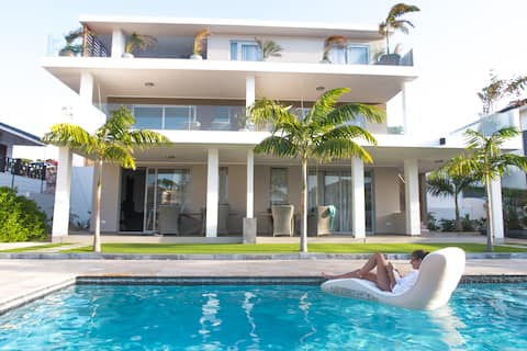 Spacious Private Apartment with Pool 2-4p | #4