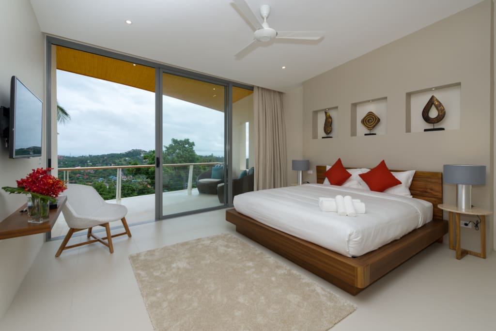 Master Bedroom with sea view