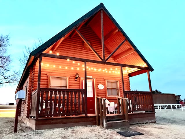Cabin 20 minutes from FtSill, Sleeps 8-10