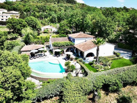 French riviera house 7 mains rooms