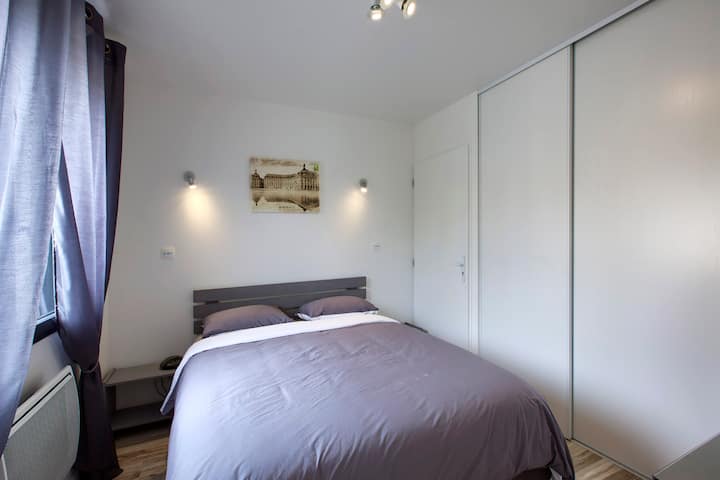 Spavaća soba 1: bračni krevet 160 x 200