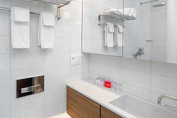 2 Bed + 2 Bath with City Views & Onsite Gym gallery image 5